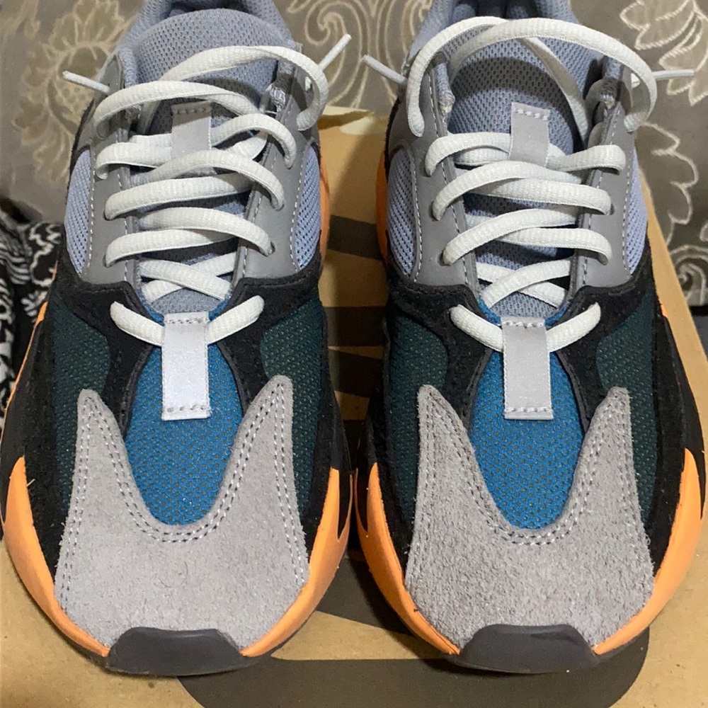 Authentic Yeezy 700 sz5 wash orange
